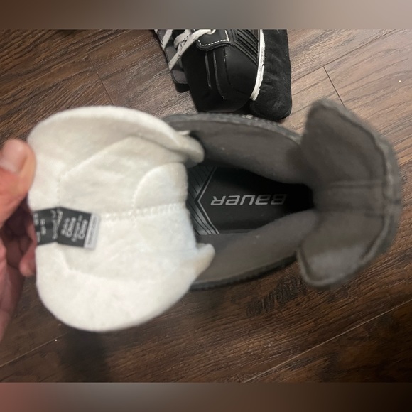 COPY - COPY - Bauer Nexus 5000 Hockey Skates w/ blade covers - Picture 7 of 9